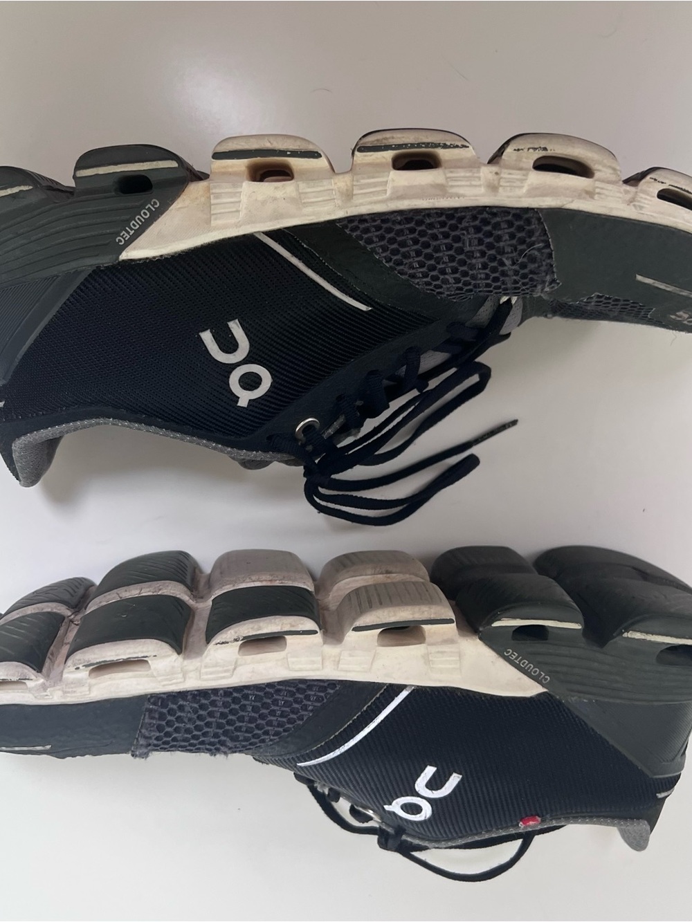 On Running Cloudflyer Mens Black And White Athletic  Shoe Size 11